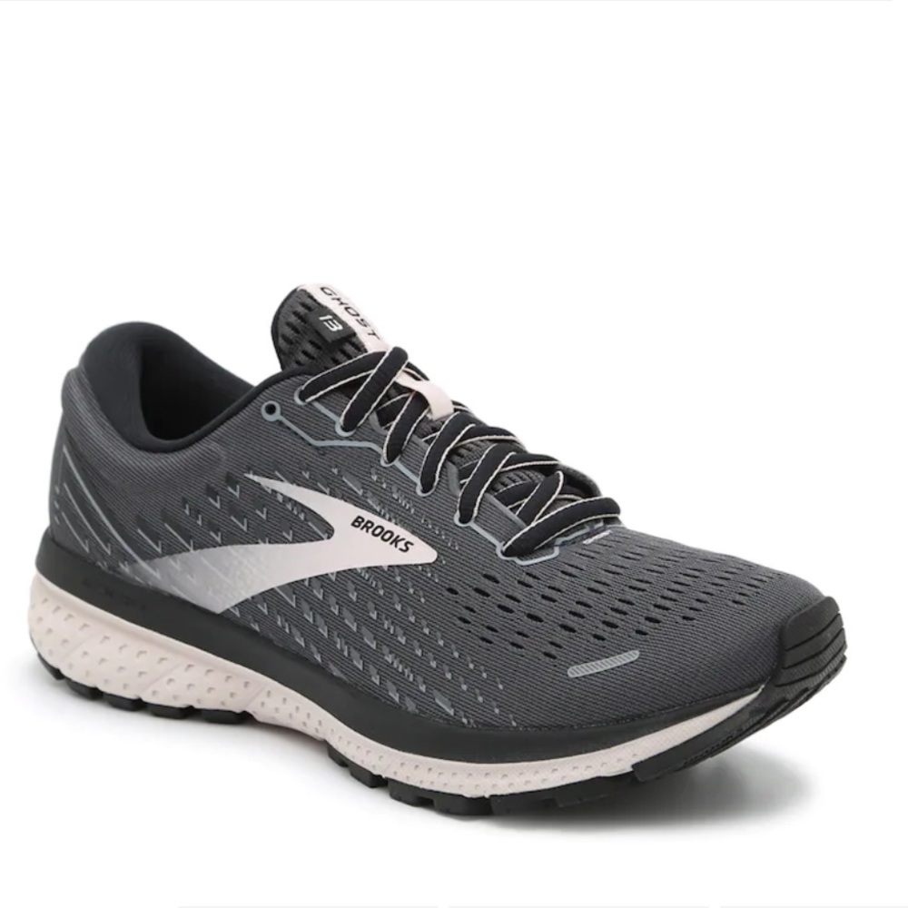 GHOST 13 RUNNING SHOE - WOMEN'S Lightly Used size 9. Grey/pink
